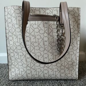 New Grey Calvin Klein Shoulder Bag With Silver Chain Small Coins Wallet Attached